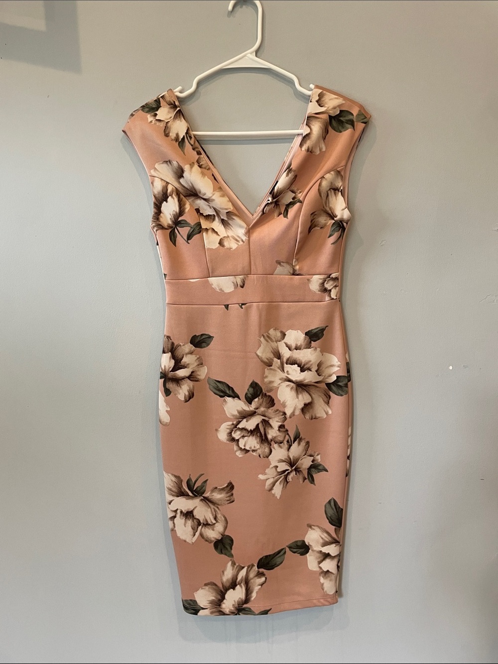 Floral V-Neck Sheath Dress in Blush Pink - Women's small